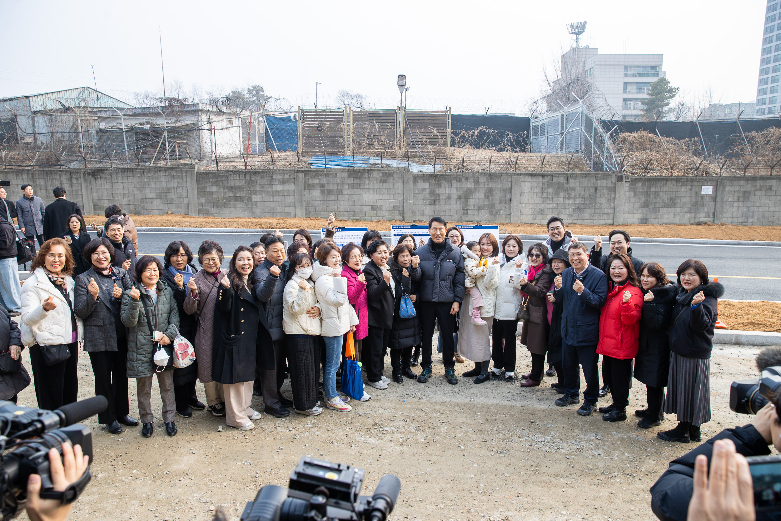 20260213-서울시장 광진구 주요 현장방문-자양전통시장, 어린이병원부지, 생활체육시설 부지 방문 20260213-3721_L_122428.jpg