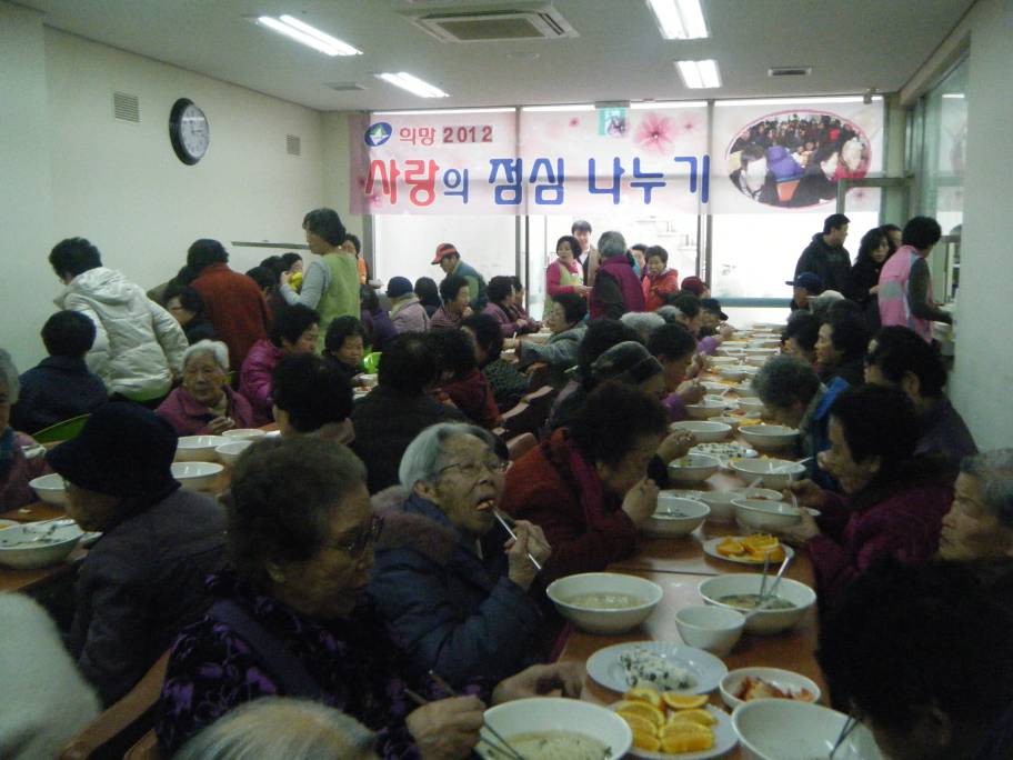 노래교실과 함께하는 어르신점심드리기 행사(주관:선샘골)