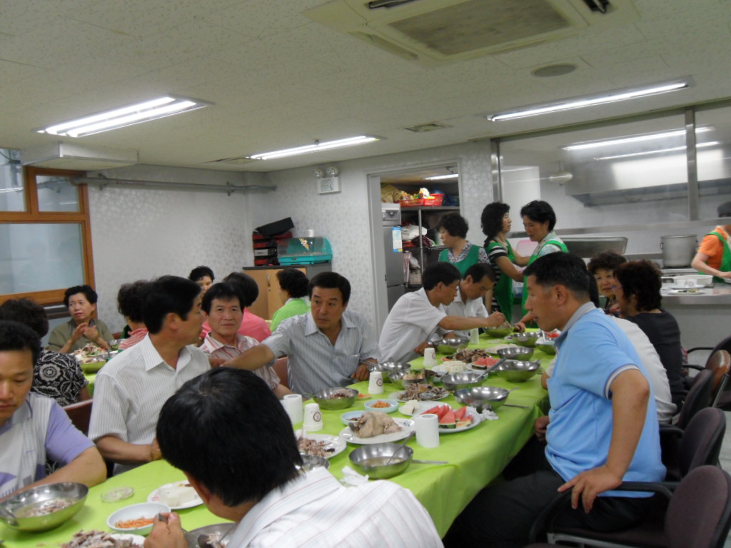 직능단체장화합하는 삼계탕 먹기 행사5