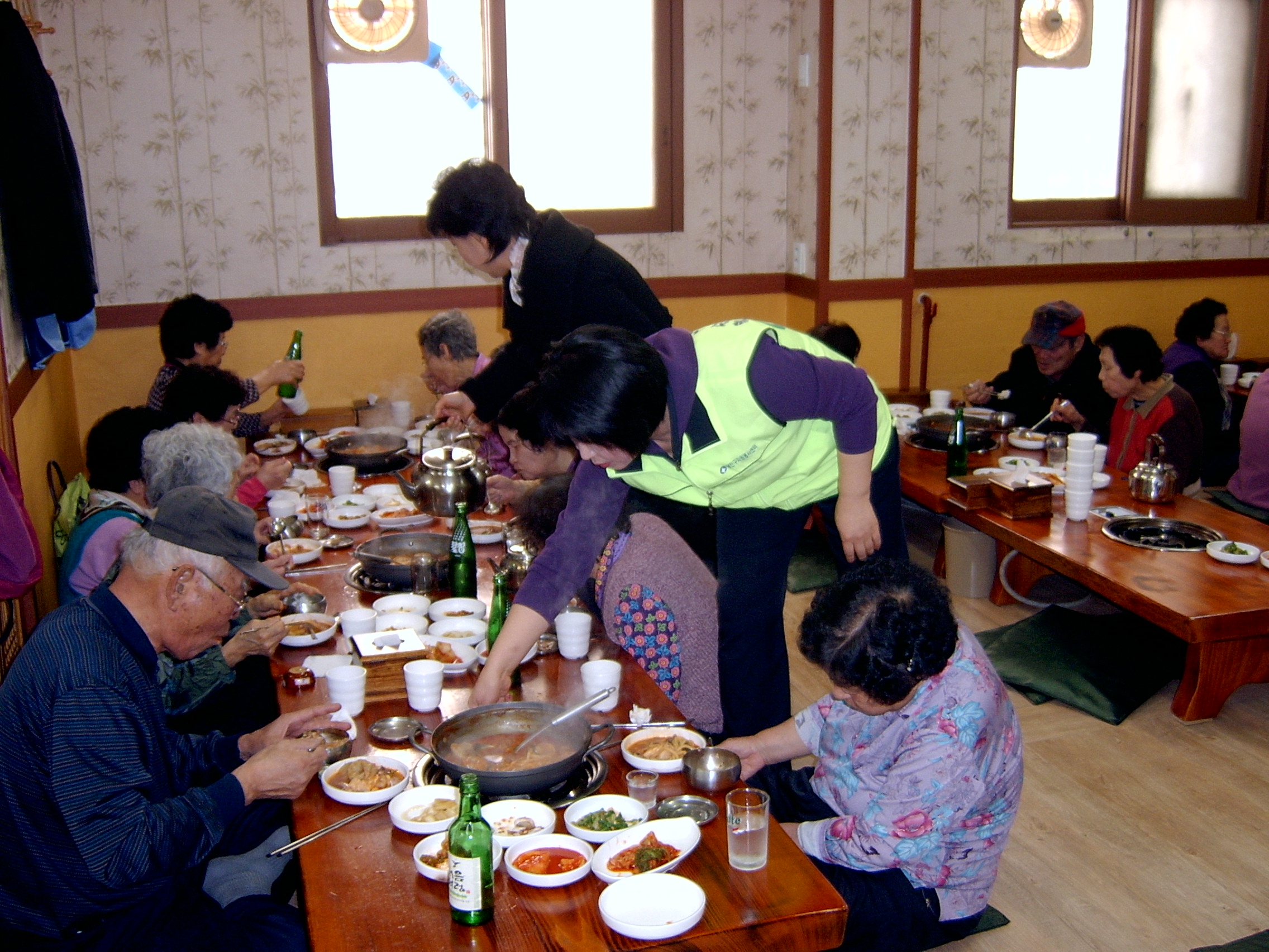 어르신과 함께한 감자탕행사