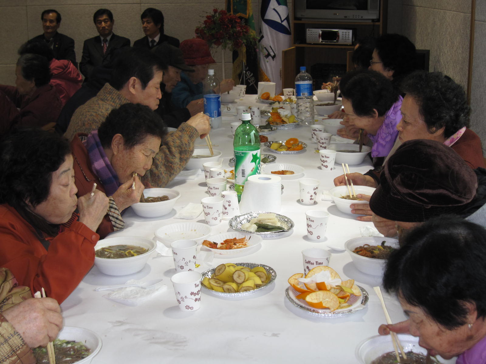 사랑의 도토리국수 드리기 행사(2/19)