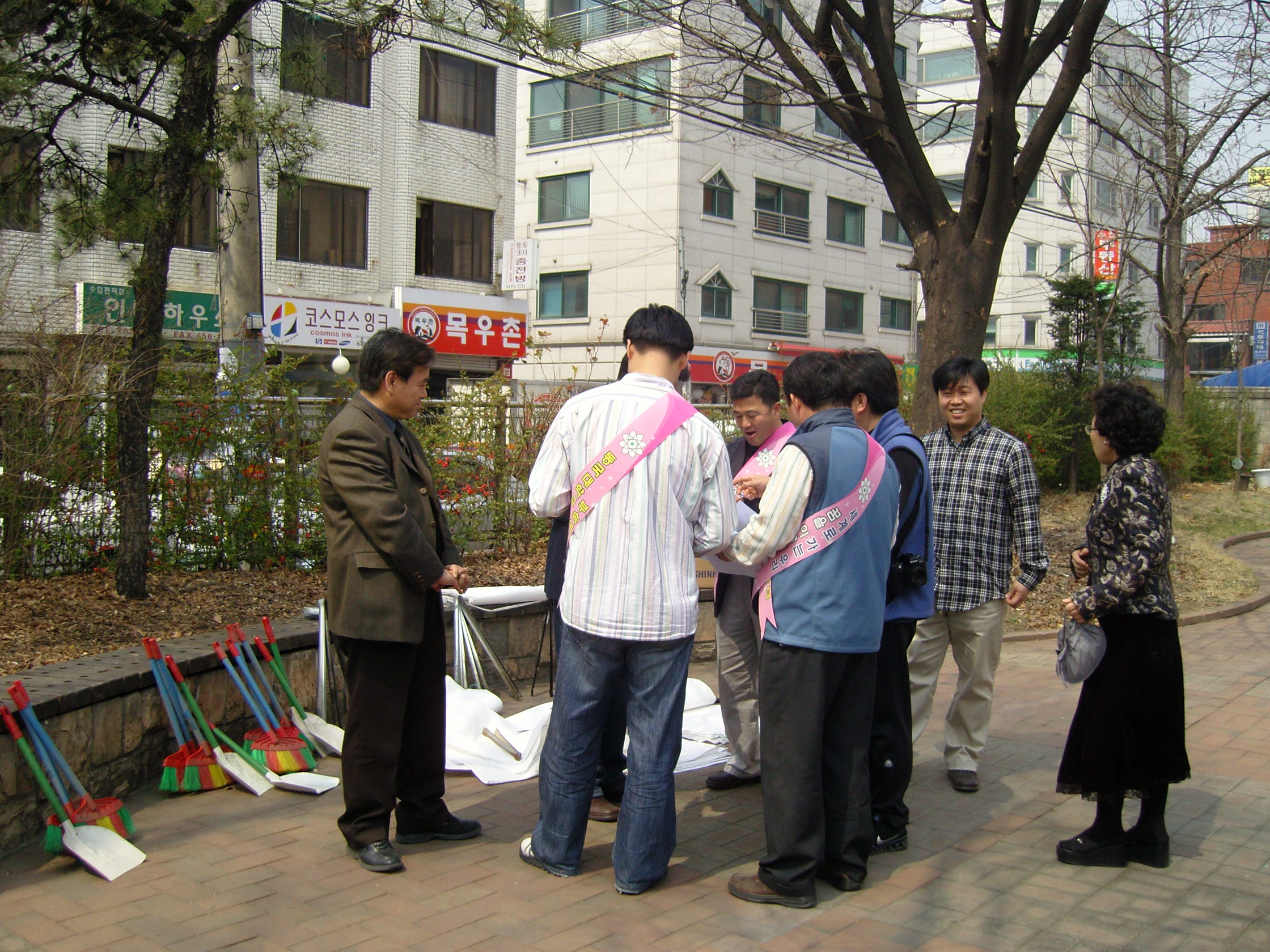 동대부여고와 함께하는 동네청소봉사단 전경 4(2008. 5. 17)